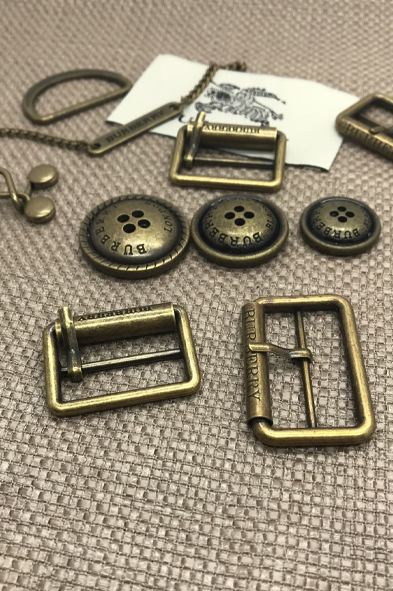 Kläder i metall